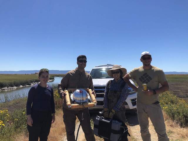 Hannah, Arman, Daphne, and Kuno at the end of the first day of the chamber campaign. Arman is carrying a homemade dark soil chamber. 